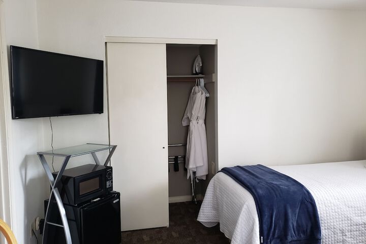 Room 16 of 52