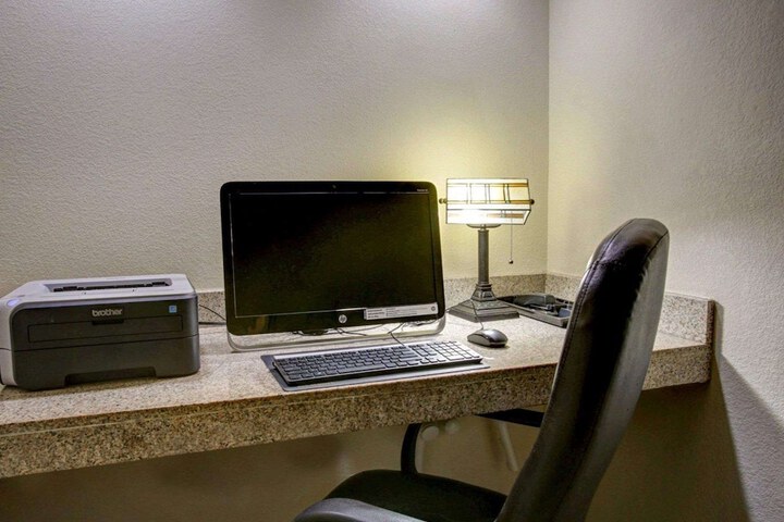 Business Center 29 of 33