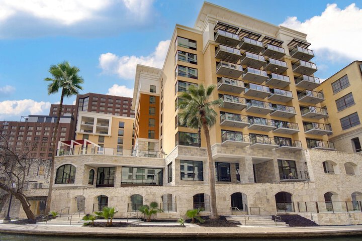 Hotel 5 of 105
