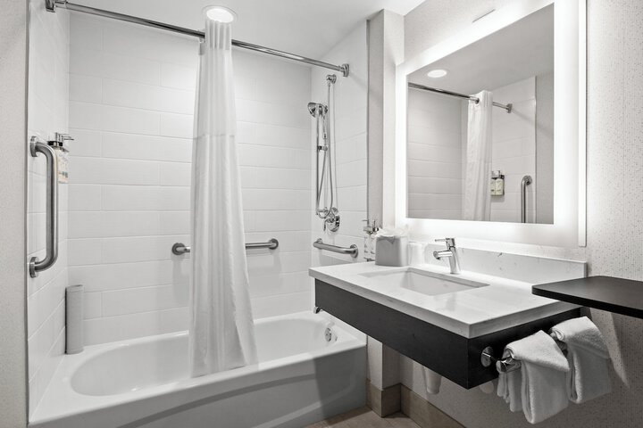 Holiday Inn Express Sunnyvale - Silicon Valley by IHG