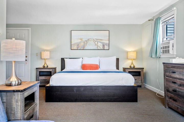 The Lighthouse Inn & Suites