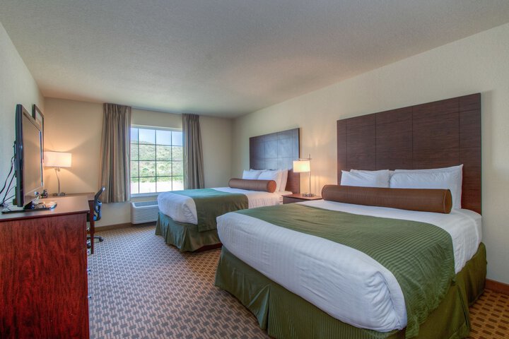 Cobblestone Hotel & Suites - Hutchinson