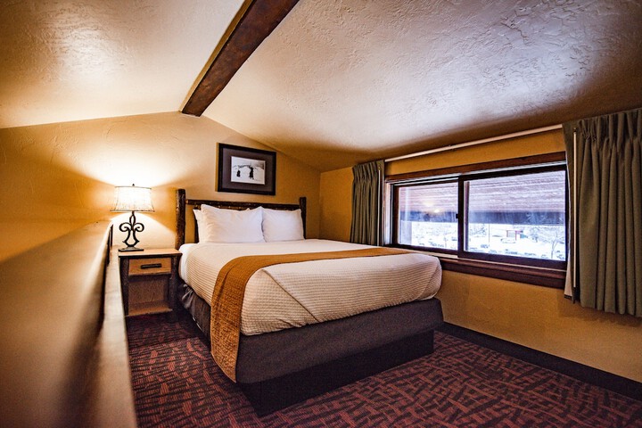 Elk Country Inn