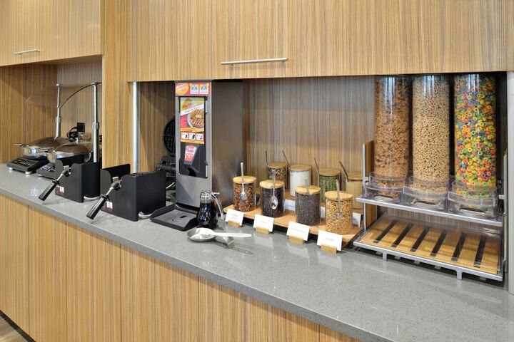 Breakfast/Coffee Service 36 of 44