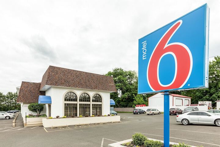Motel 6 Warminster PA