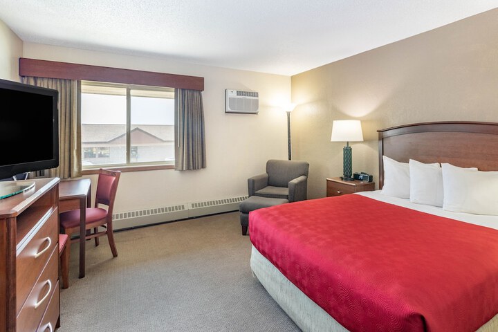 AmericInn by Wyndham Marshall