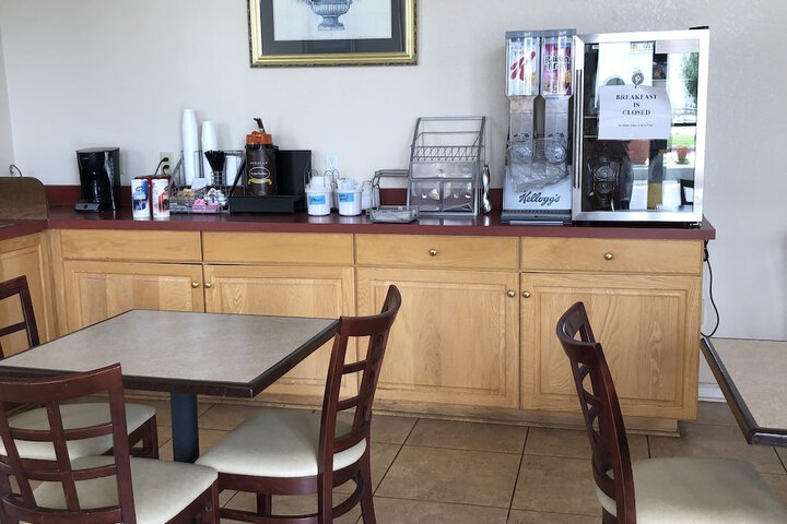 Breakfast/Coffee Service 17 of 27
