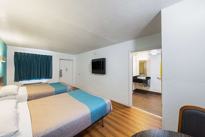 Motel 6 Grand Prairie TX - Interstate 30
