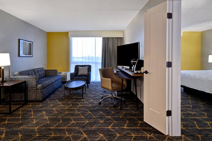 Room 53 of 170
