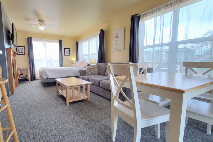 Sea Breeze Court