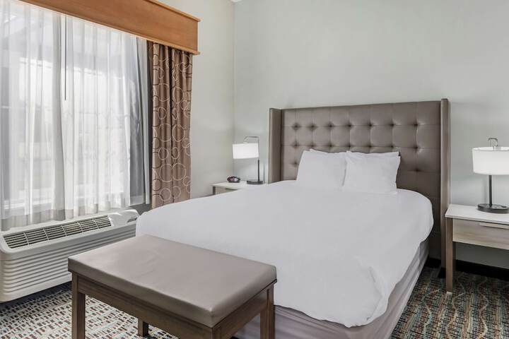 Best Western Plus Peppertree Inn at Omak