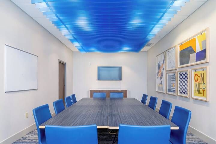 Holiday Inn Express & Suites Medford by IHG