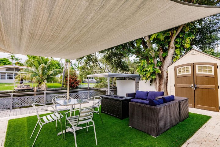 Stylish Aventura Home With Pool on Intercostal