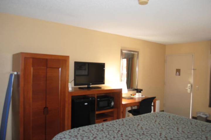 Room 10 of 29