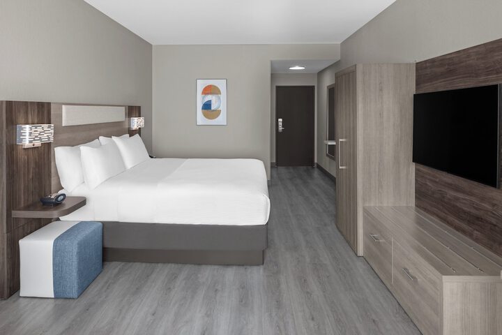 Room 34 of 62
