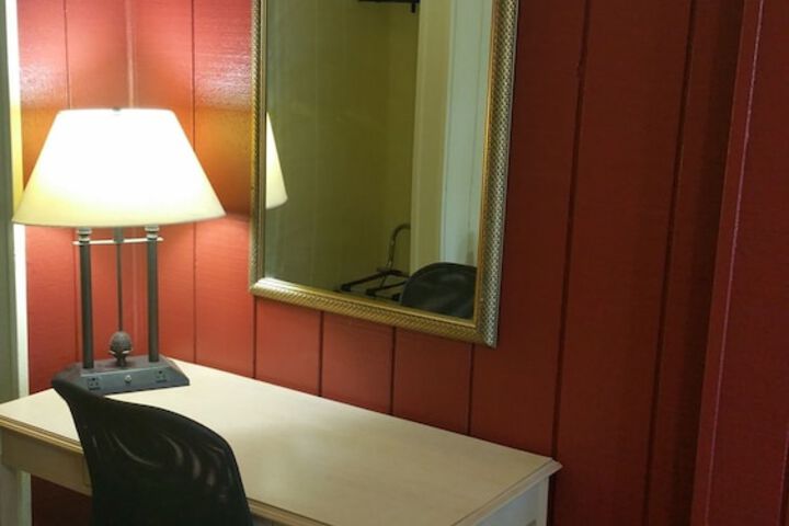 Room 33 of 40