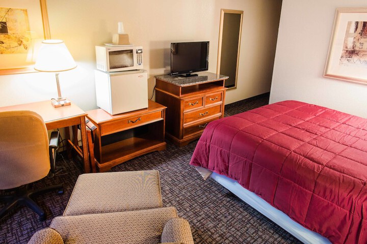 Room 5 of 8