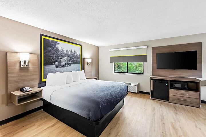 Super 8 by Wyndham Marston
