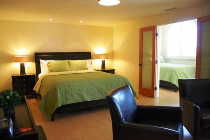 Room 33 of 60