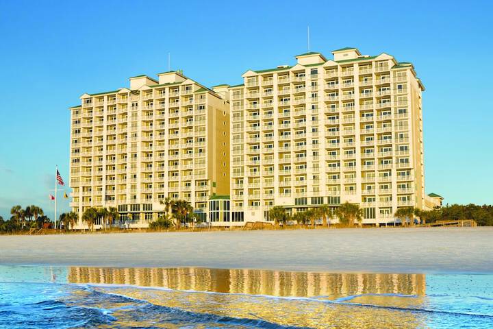Hampton Inn & Suites Myrtle Beach / Oceanfront