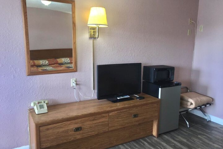 Room 15 of 18