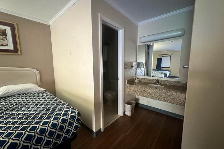 Room 15 of 20