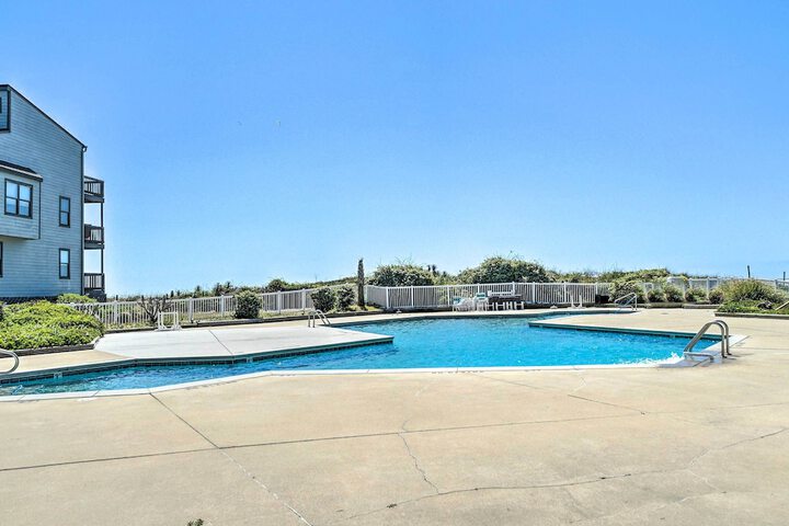 N Topsail Beach Oceanfront Condo w / Pool!