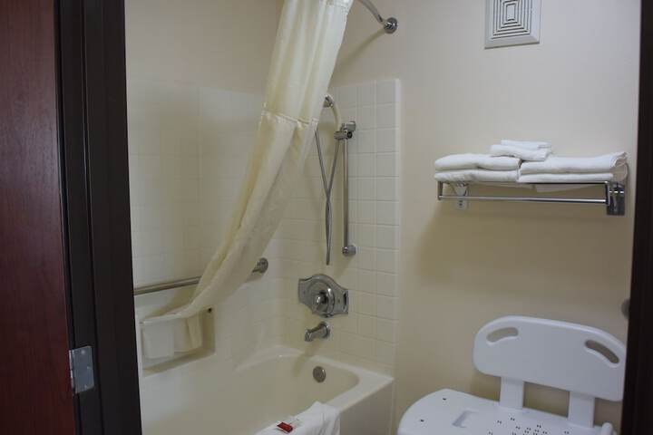 Travelodge Suites by Wyndham Newberg