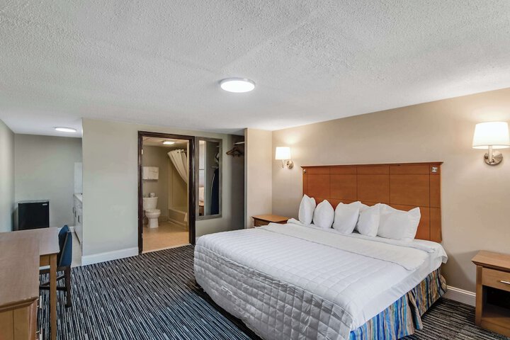 Room 13 of 34