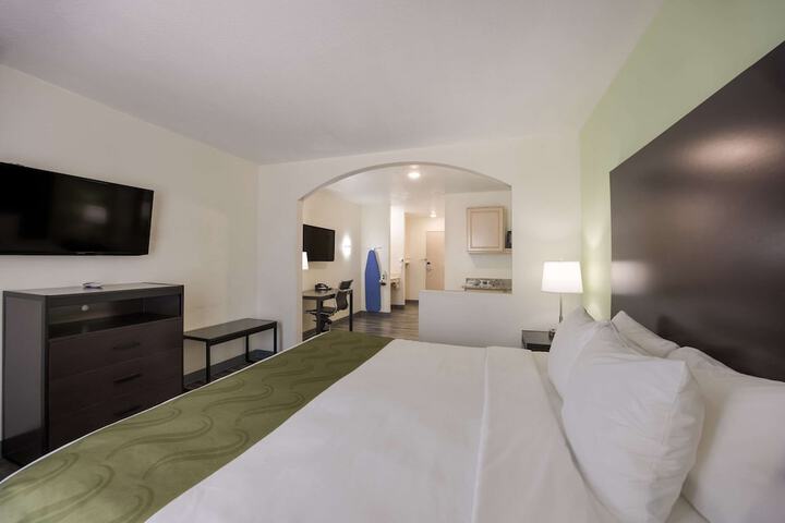 Room 15 of 38
