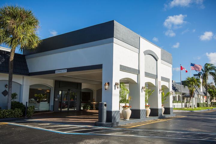 Hotel 2 of 64