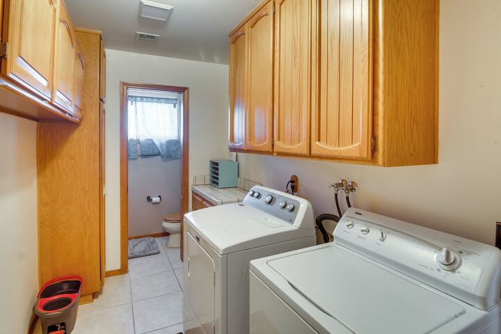 Spacious Lancaster Family Ranch - BBQ & Patio