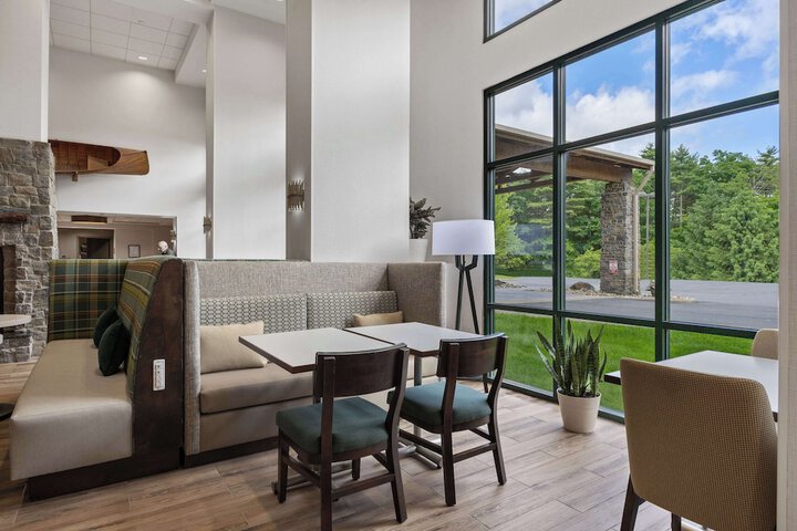 Hampton Inn & Suites Lake George