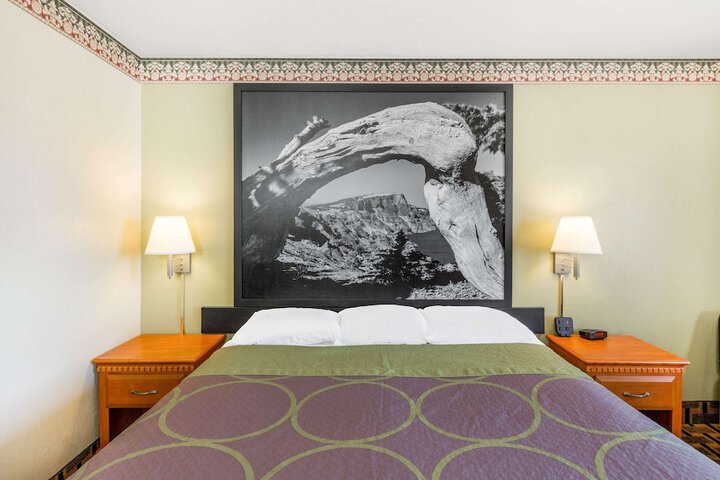 Room 12 of 15