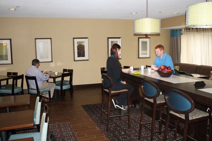 Dining 35 of 42