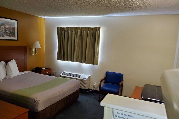 Room 13 of 25