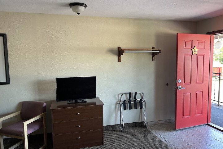 Room 199 of 443