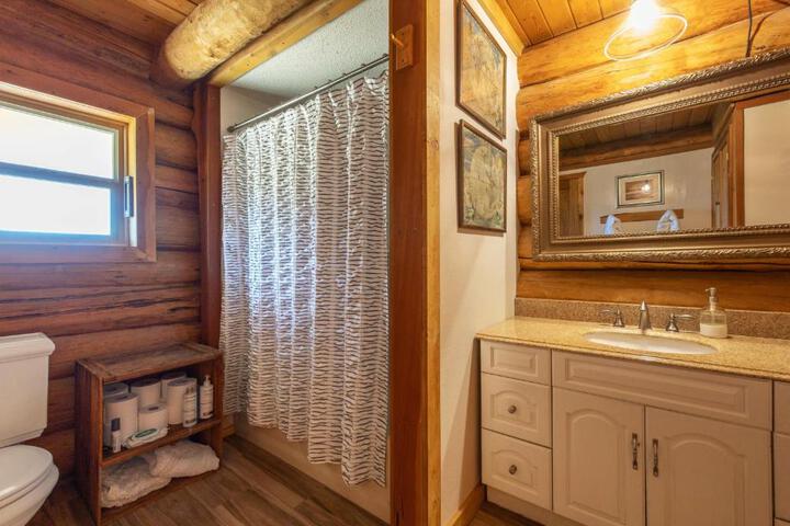 Rowland Log Cabin
