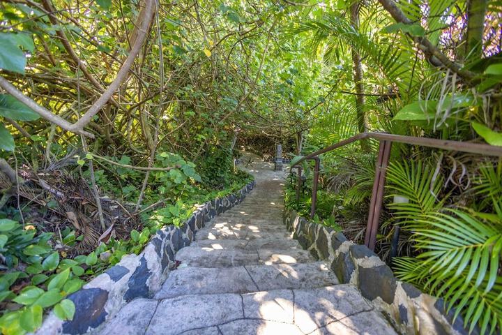 Hale Akua Garden Farm & Eco-Retreat