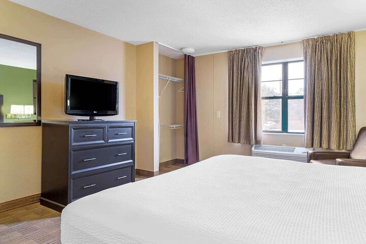 Room 12 of 28