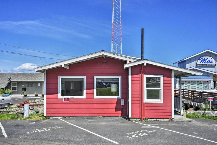 Waterfront Condo on Pier in Downtown Astoria!