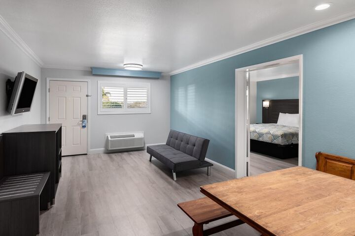 Red Lion Inn & Suites Lemoore