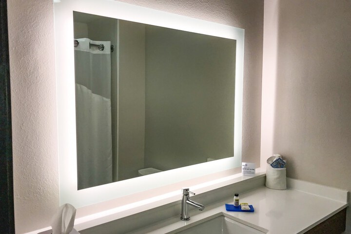Room 14 of 36