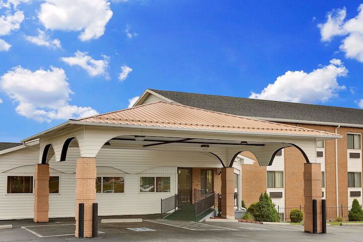 Super 8 by Wyndham Hillsville