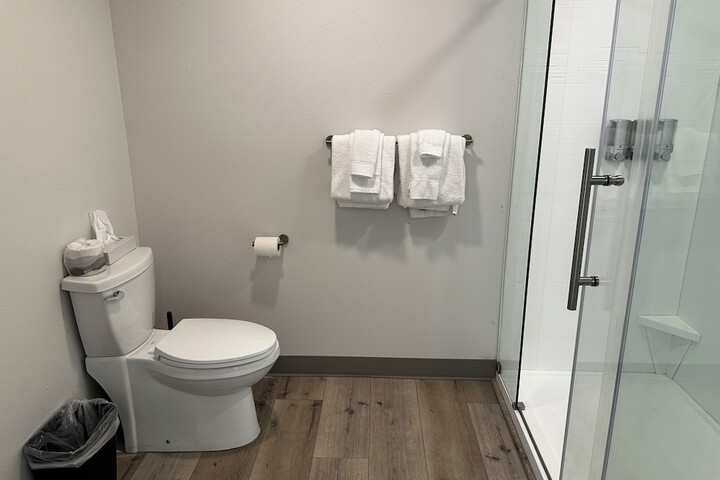 Room 28 of 124