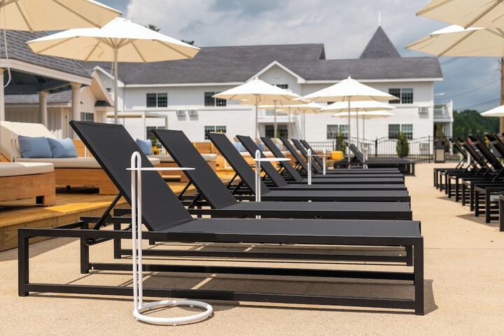 Driftaway Hotel and Pool
