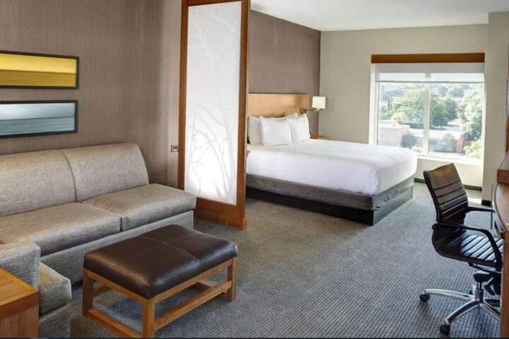 Room 5 of 10