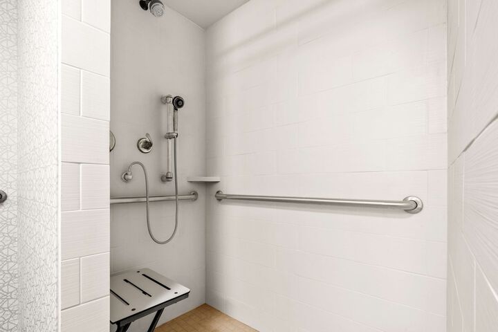 Room 9 of 33
