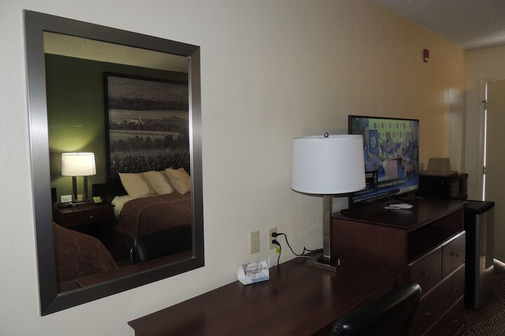 Super 8 by Wyndham Mifflinville Near Bloomsburg