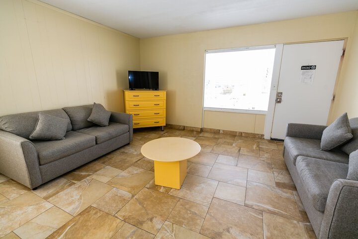 Room 14 of 32